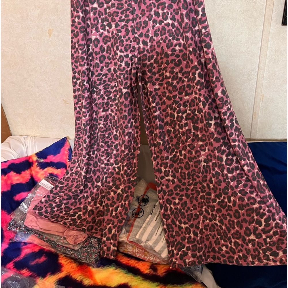 🌺 Maroon, Black and Ivory Leo pants - Picture 6 of 6